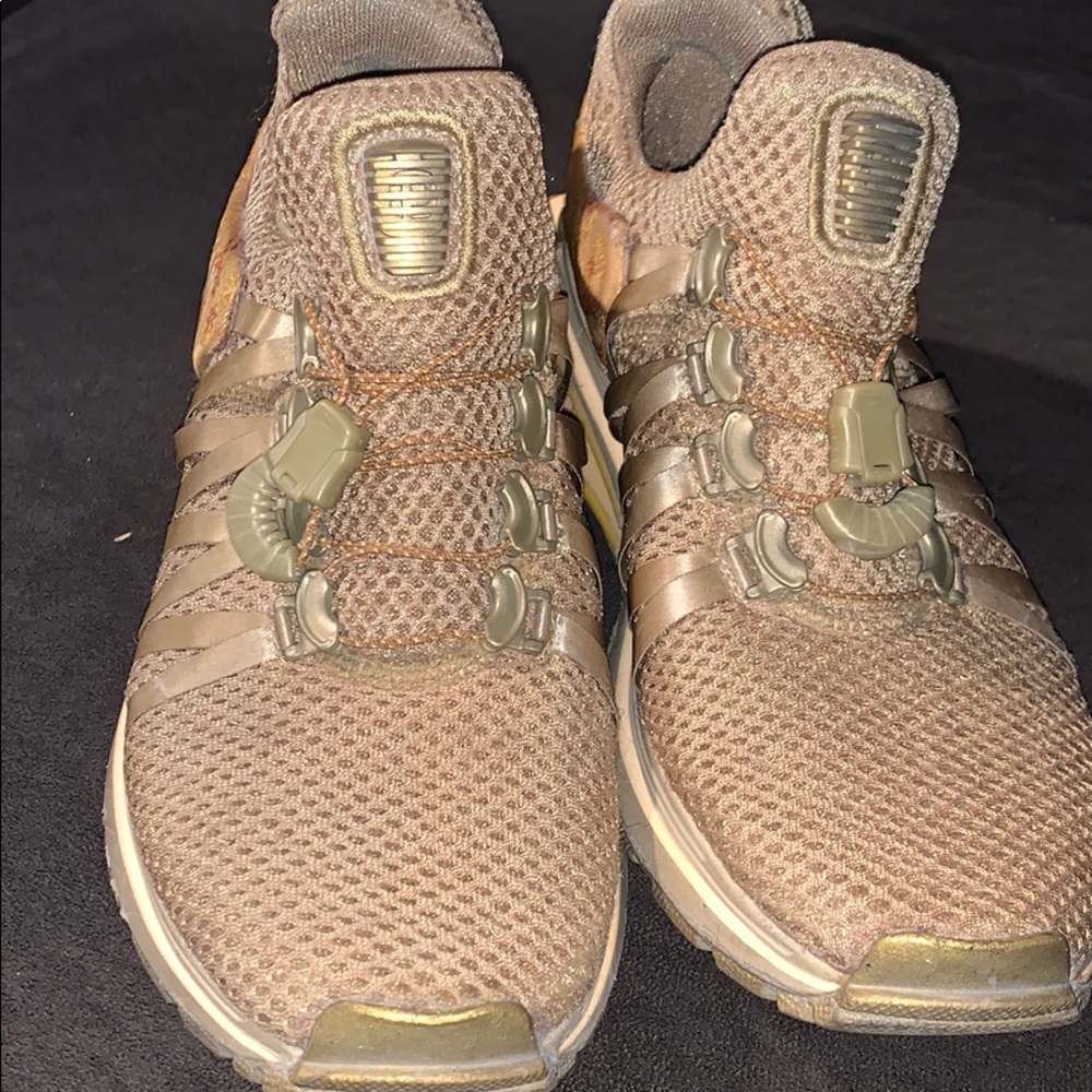 Nike shox gravity